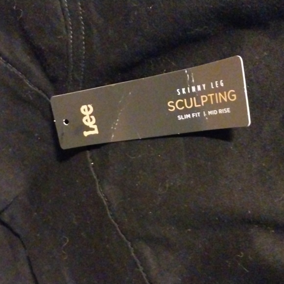 Lee Women's Plus Size Sculpting Slim Fit Skinny Leg Pull on Jean NWT Size 28W - Picture 6 of 11